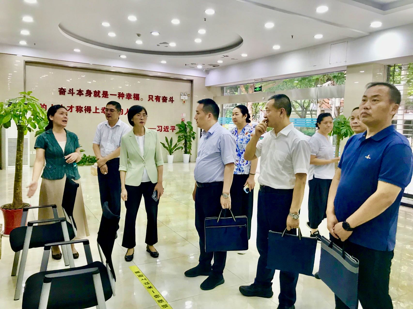 图为新疆兵团残联调研武汉市残疾人创业孵化空间